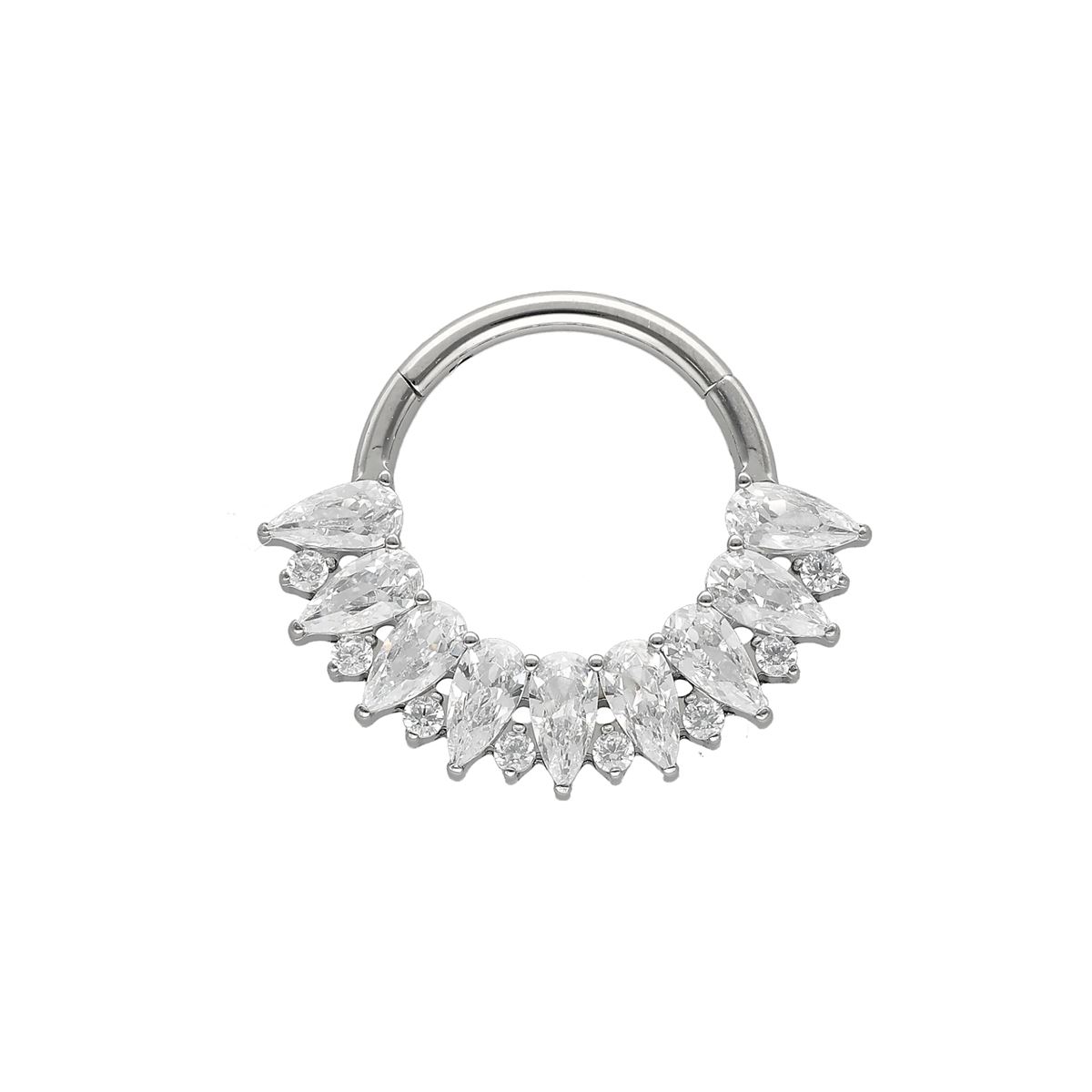 Segmentring/clicker in chirurgisch staal bedekt met witte kristallen